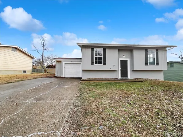 6 S Boxwood Ln, O'Fallon, MO 63366