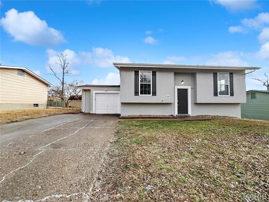 6 S Boxwood Ln, O'Fallon, MO 63366