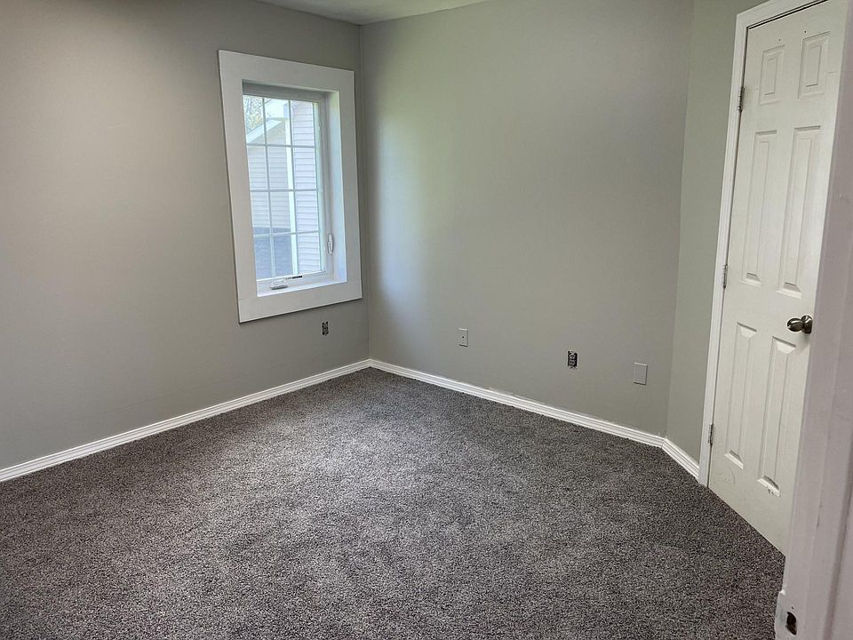 2nd image of 4253 Shelburne Rd #4