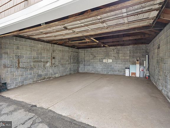 3rd image of 423 W Broad St