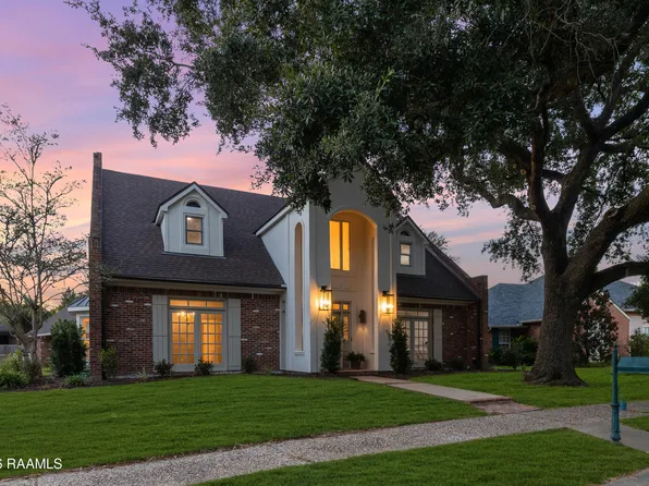 215 Spyglass Ln, Broussard, LA 70518