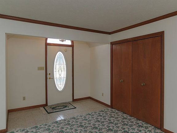 3rd image of 1389 Holiday Ln E