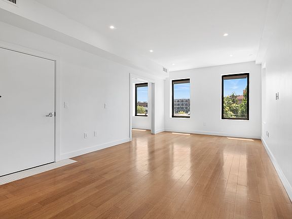 4th image of 162 Beard St APT 3