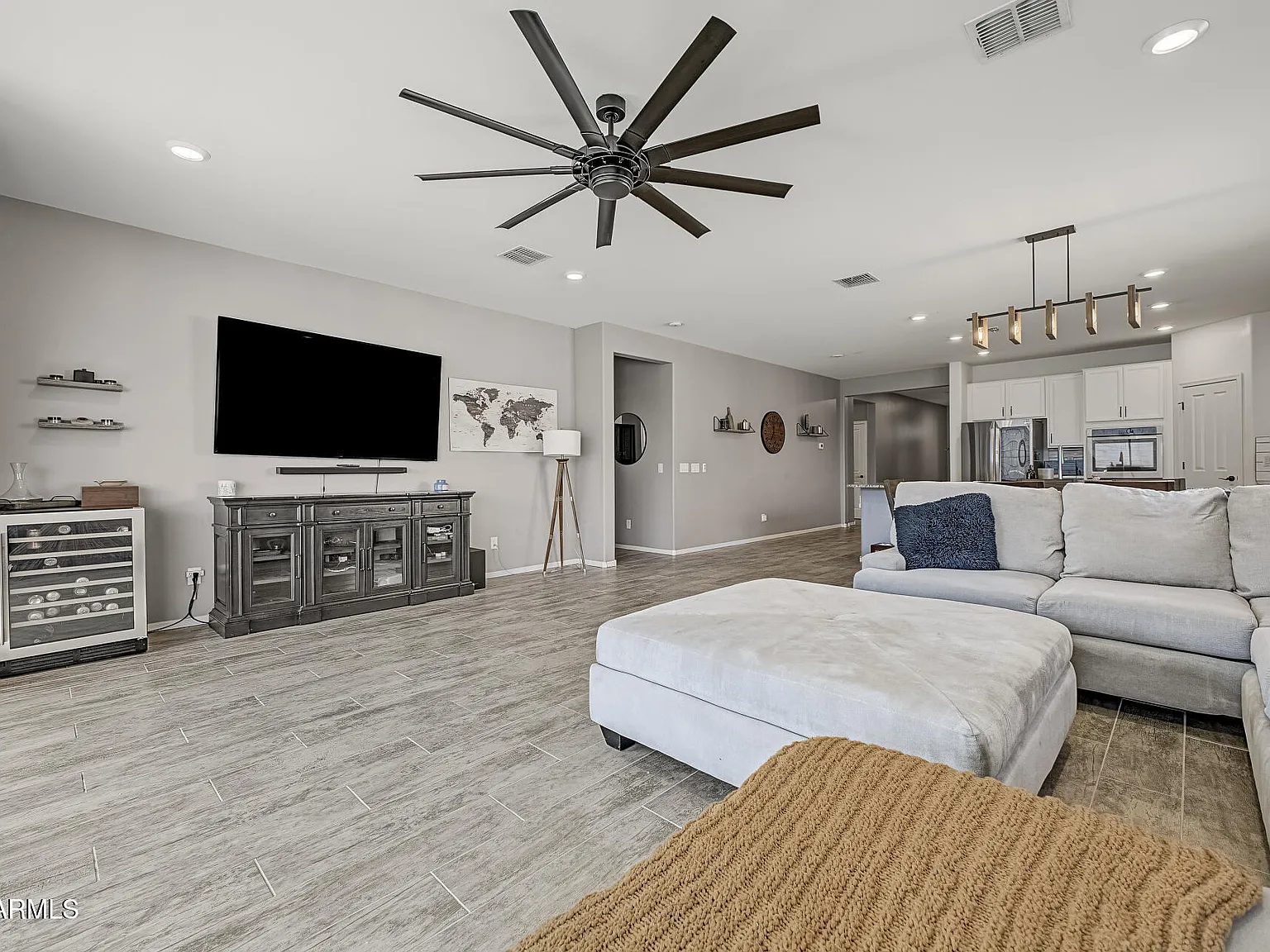 4 bed, 2.0 bath, $2,600 — Photo 1