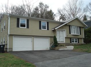 36 Wampum Dr, Warwick, RI 02886