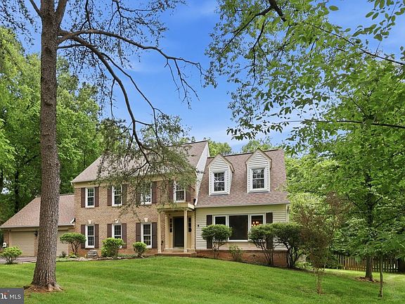 3rd image of 11913 Holly Spring Dr