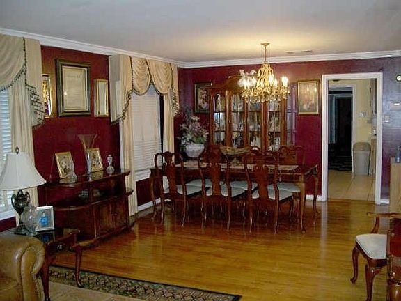 3rd image of 1323 Barlow Ave