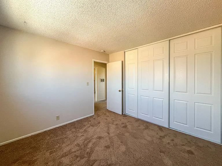322-330 w 9th St — Photo 50