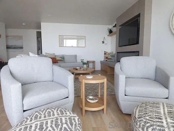 3rd image of 909 Coast Blvd Unit 17