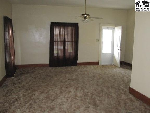 2nd image of 208 S Plum St