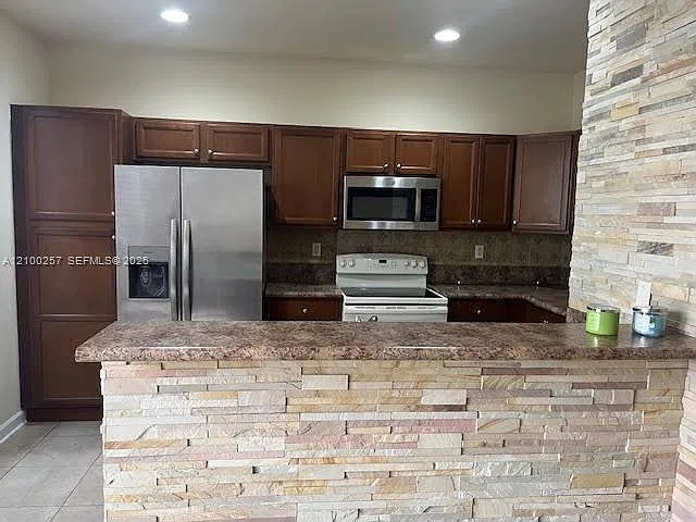 Kendall Commons Residenti — Photo 2