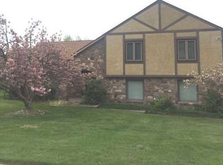 70 Snowflake Rd, Huntingdon Valley, PA 19006