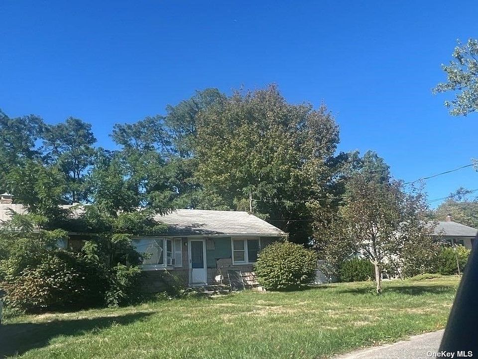 17 Rogers St, Blue Point, NY 11715 Zillow