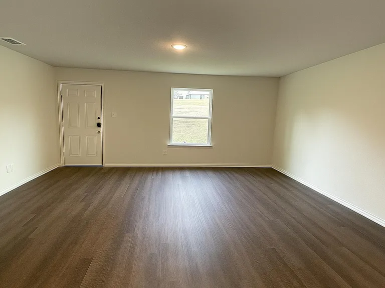 414 E Munson St — Photo 5
