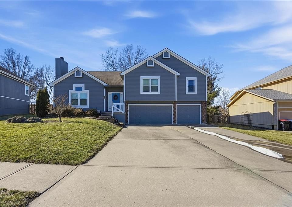 1st image of 1108 NE Woodbury Ct