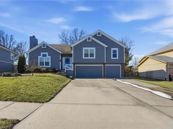 1108 NE Woodbury Ct, Lees Summit, MO 64086