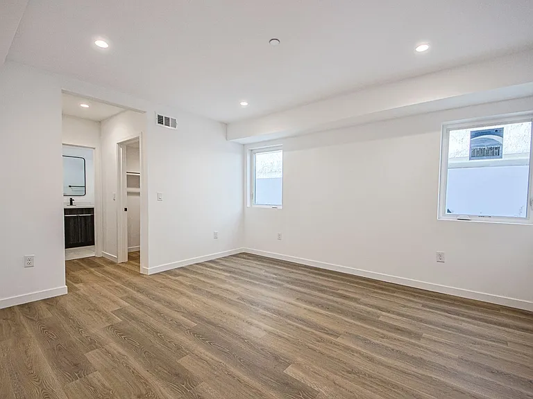 5233 Satsuma Ave — Photo 20