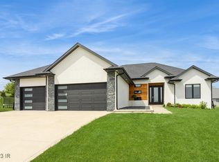 2404 148th Ct, Urbandale, IA 50323