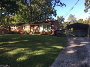 200 Woodhaven Dr, Lexington, NC 27295