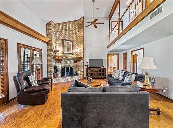 4th image of 4304 Essex St
