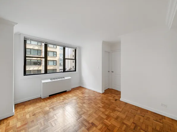 315 West 57th Street image 9 of 28