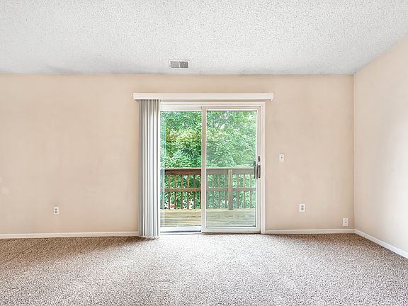 4th image of 324 Pinewood Dr