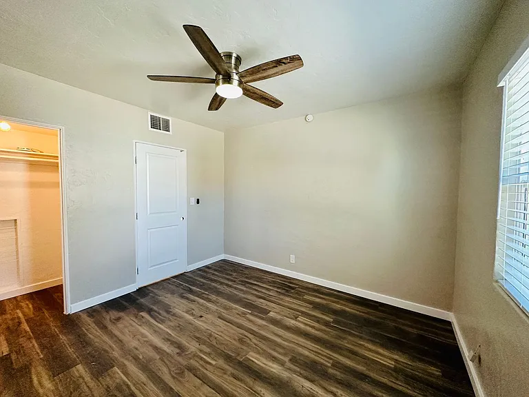 1 Bedrooms Near U of A! Cottage Style Homes with Washer/Dryers and Renovated! — Photo 26