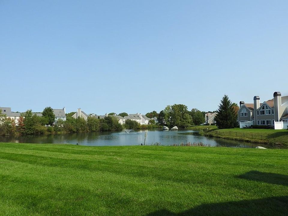 1st image of 105 Clear Pond Dr #105