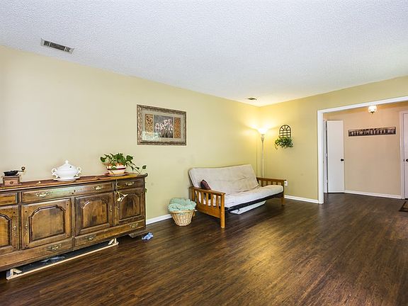 5th image of 2101 Knickerbocker Dr