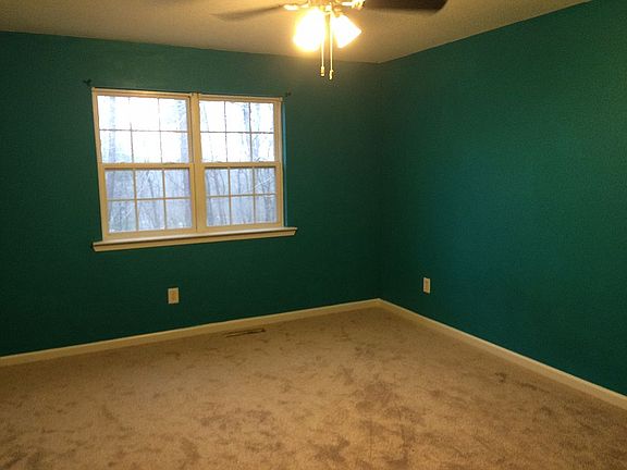 4th image of 102 Clay Creek Ln