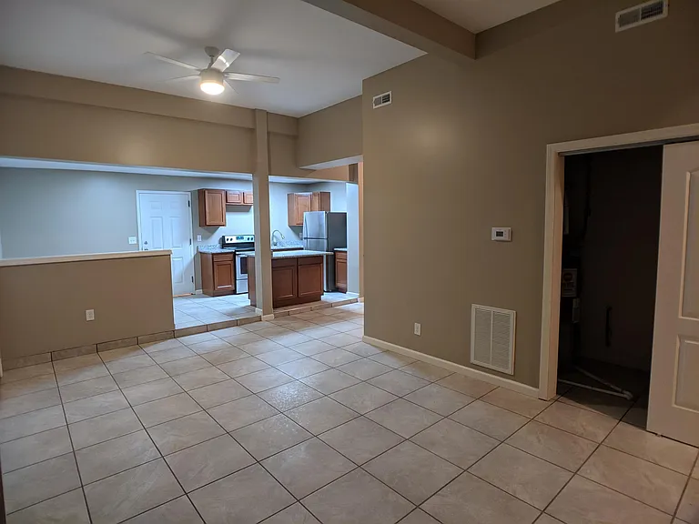 2435 S Dixie Dr — Photo 23