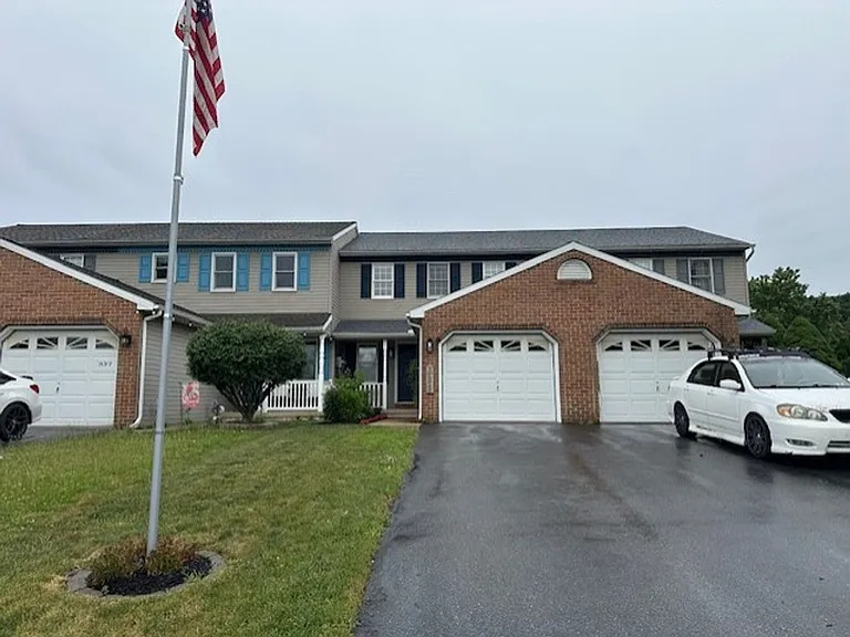 335 Cindy Dr — Photo 1
