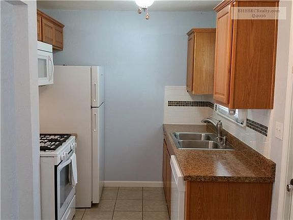4th image of 2714 S 48th St