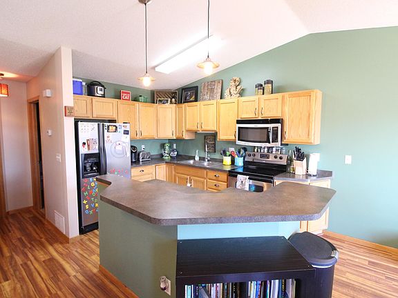 5th image of 1147 42nd Ave W