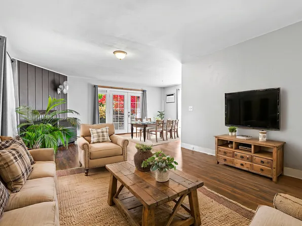 946 NE 12th St, Grants Pass, OR 97526