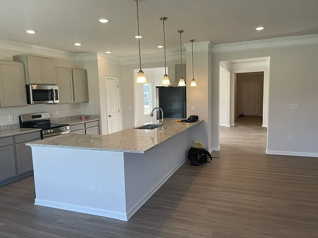 3 bed, 2465 sqft, $2,995 — Photo 3