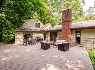 16 W Hill Ln, Stamford, CT 06902