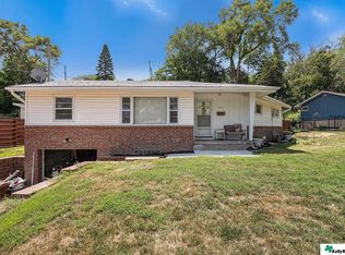 1912 Collins Dr, Bellevue, NE 68005