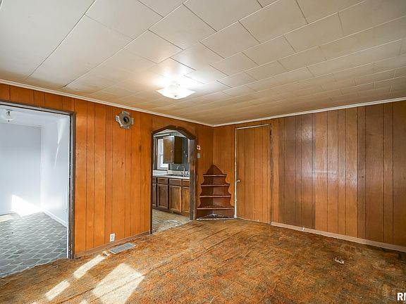 4th image of 265 E Central St