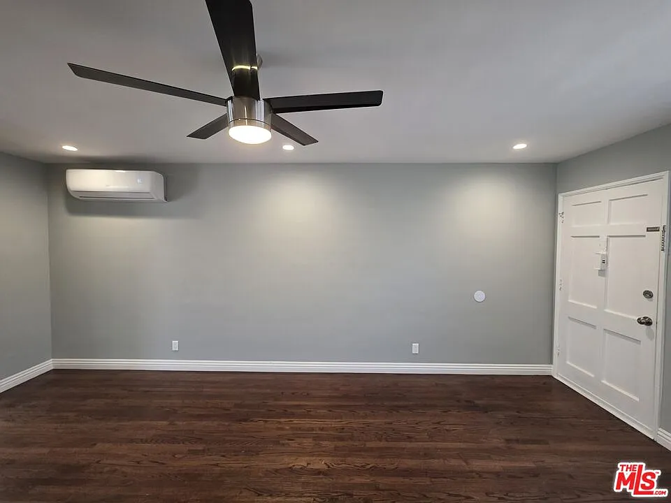 1 bed, 1.0 bath, 720 sqft, $2,500 — Photo 2
