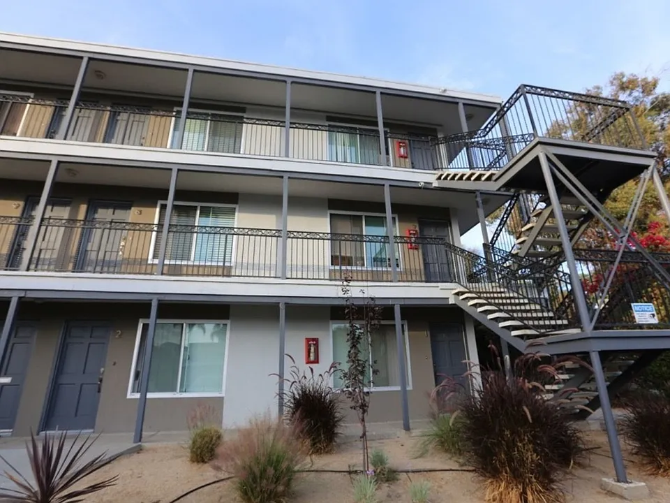 2525 Broadway