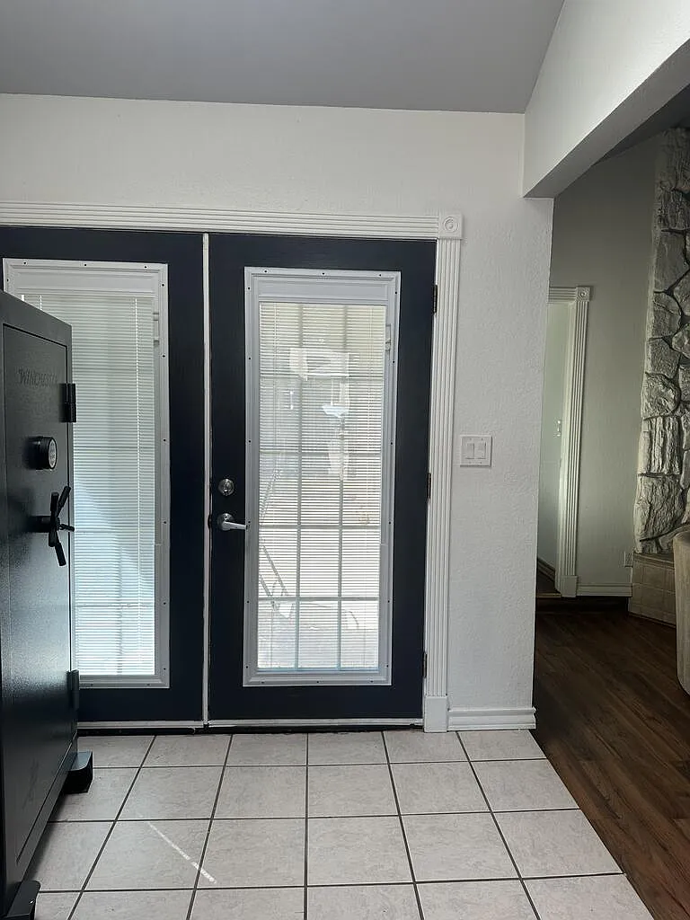 3 bed, 2.0 bath, 1700 sqft, $2,800 — Photo 2