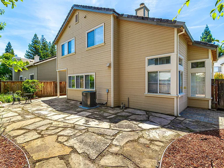 131 Royalton Cir — Photo 28