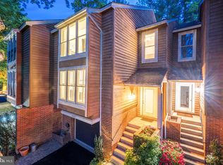 11403 Orchard Green Ct, Reston, VA 20190