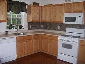 5th image of 18 Hilltowne Dr