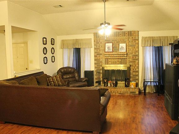 2nd image of 1142 Harvest Hill Ln