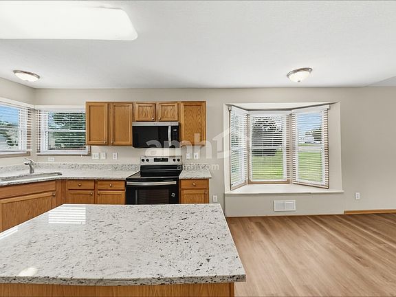 4th image of 100 Winesap St SW