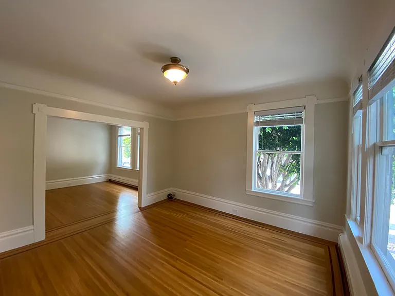 CORNER LIVING ROOM