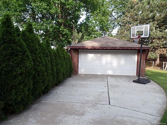5th image of 2210 N Rosevere Ave