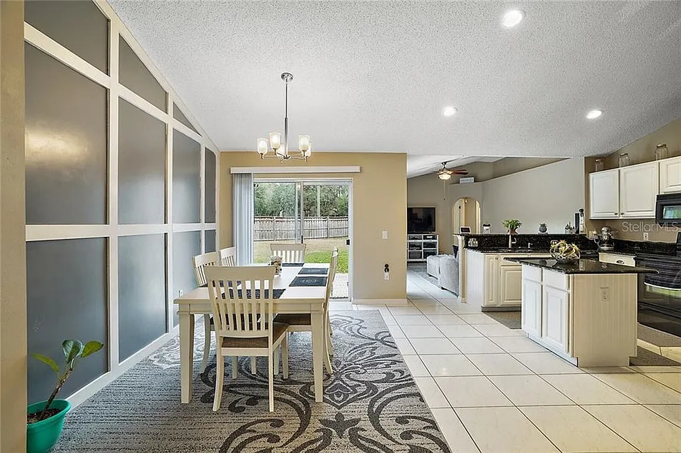 3 bed, 1500 sqft, $1,800 — Photo 2